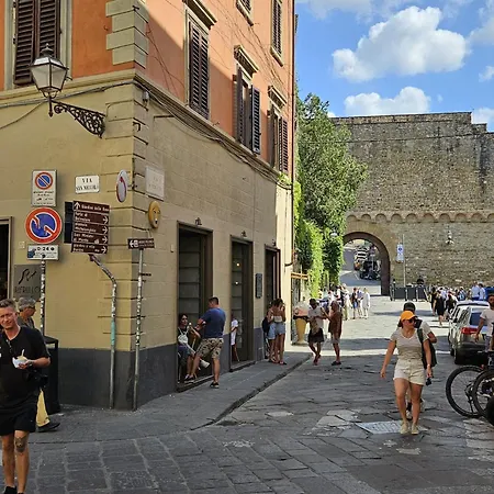 Charming House In San Niccolo Apartment